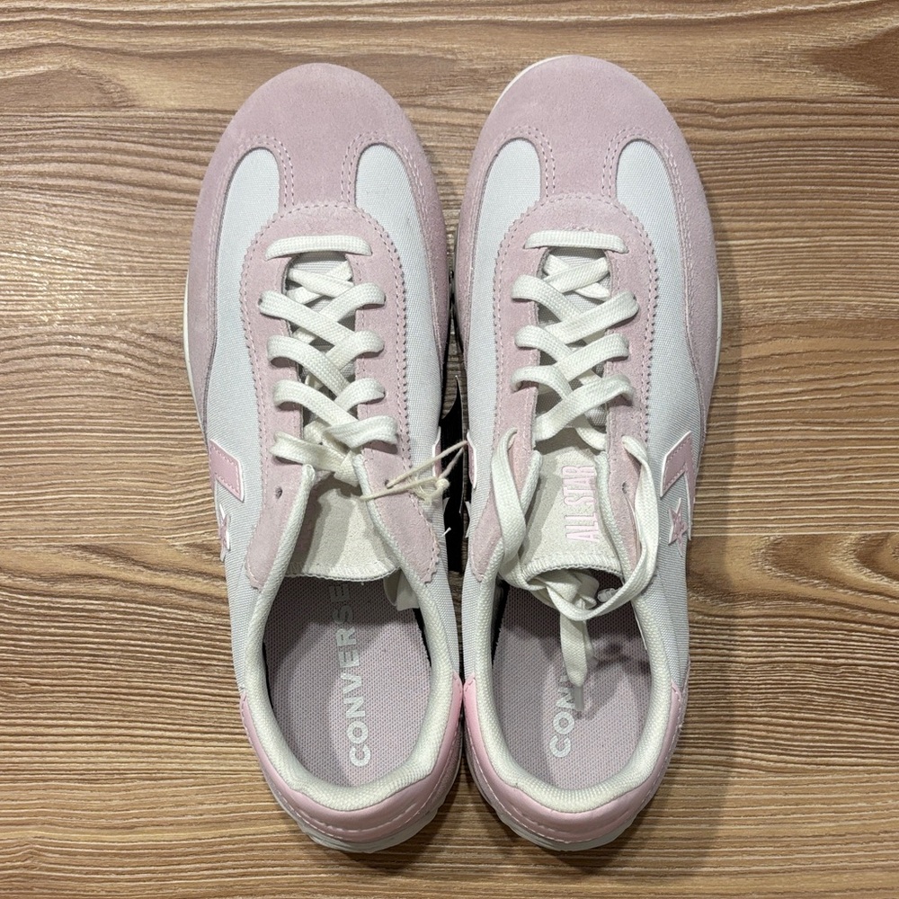 Converse Women’s Pink and White Low-Top Sneakers